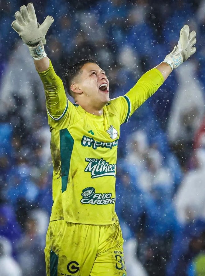 Todos sabemos que si fuera paisa o jugara en Nacional ya lo hubiesen llamado a la Selección. Grande Alejo!!! El mejor arquero del fpc.