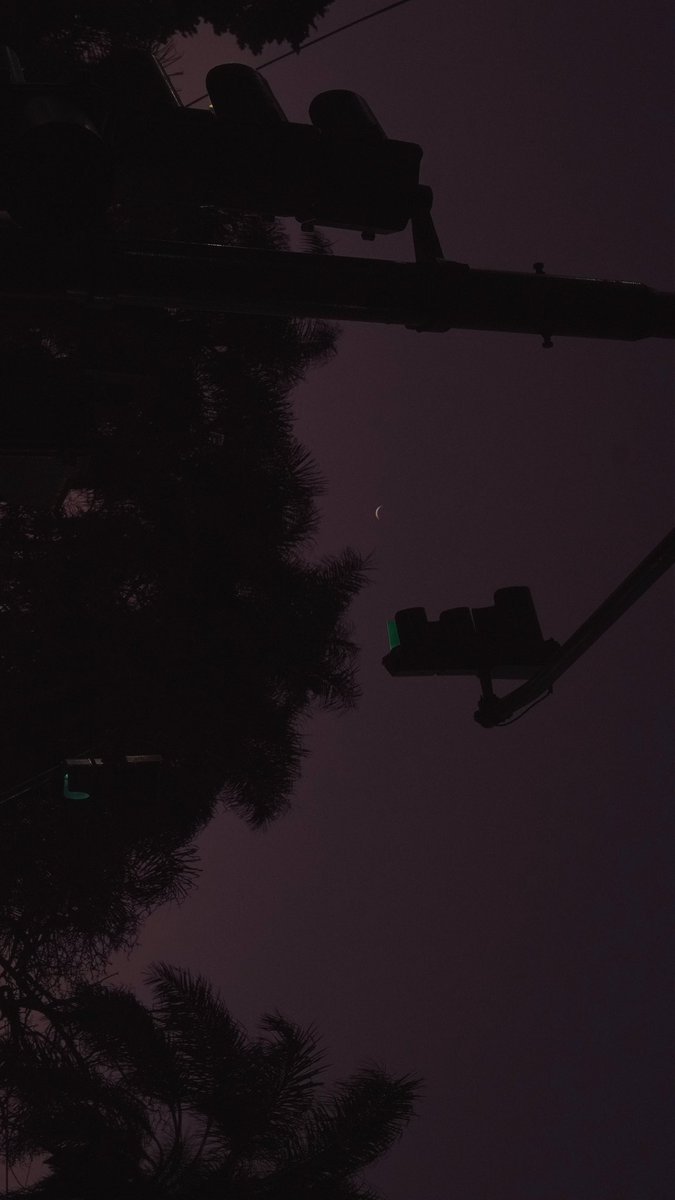 lulit____'s tweet photo. la luna hoy 🤍 https://t.co/5dlKBTjpx7