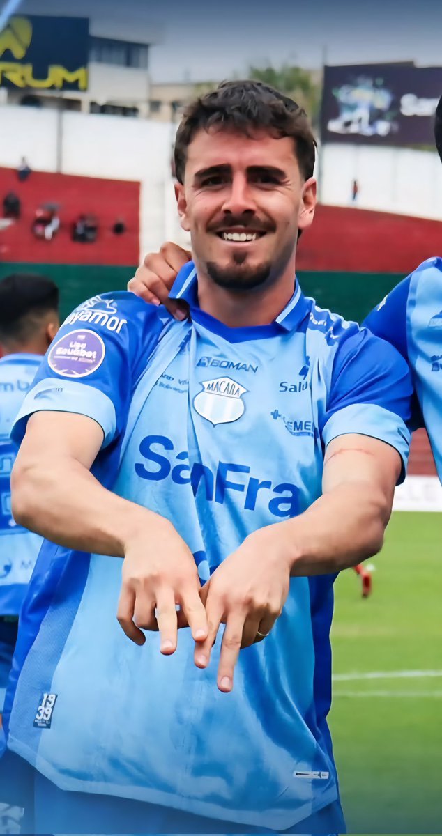 Este man si que es suertudo, por que le están saliendo los goles (2 hasta ahora su mejor marca en el profesionalismo) y por tremenda novia 🤭, pero siga nomas anotando URUGUAYO!