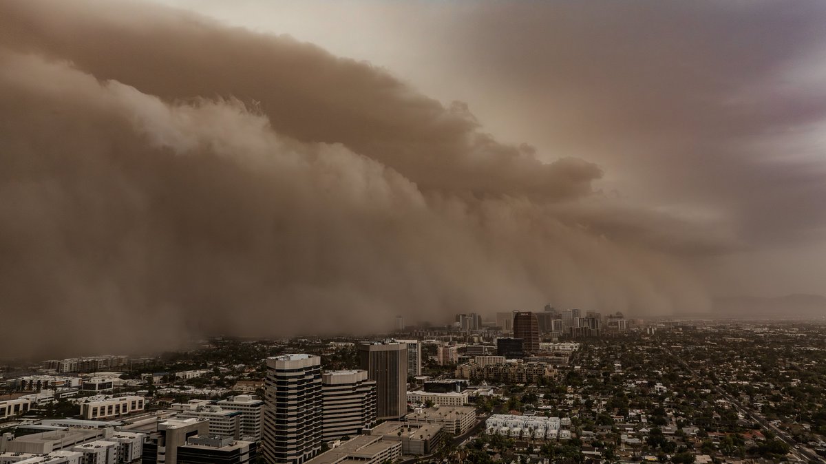 I have waited SO many years for shots like today and I finally got it. My buddy Garrett hit me up a few days ago mentioning the possibility of monsoon picking up. So I threw the dice for a few days to see if anything would happen and I ended up getting a haboob of epic