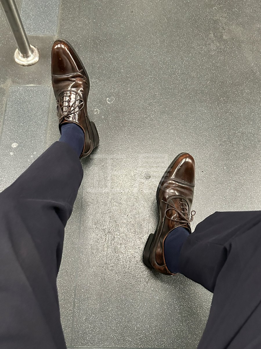 通勤的正装皮鞋男