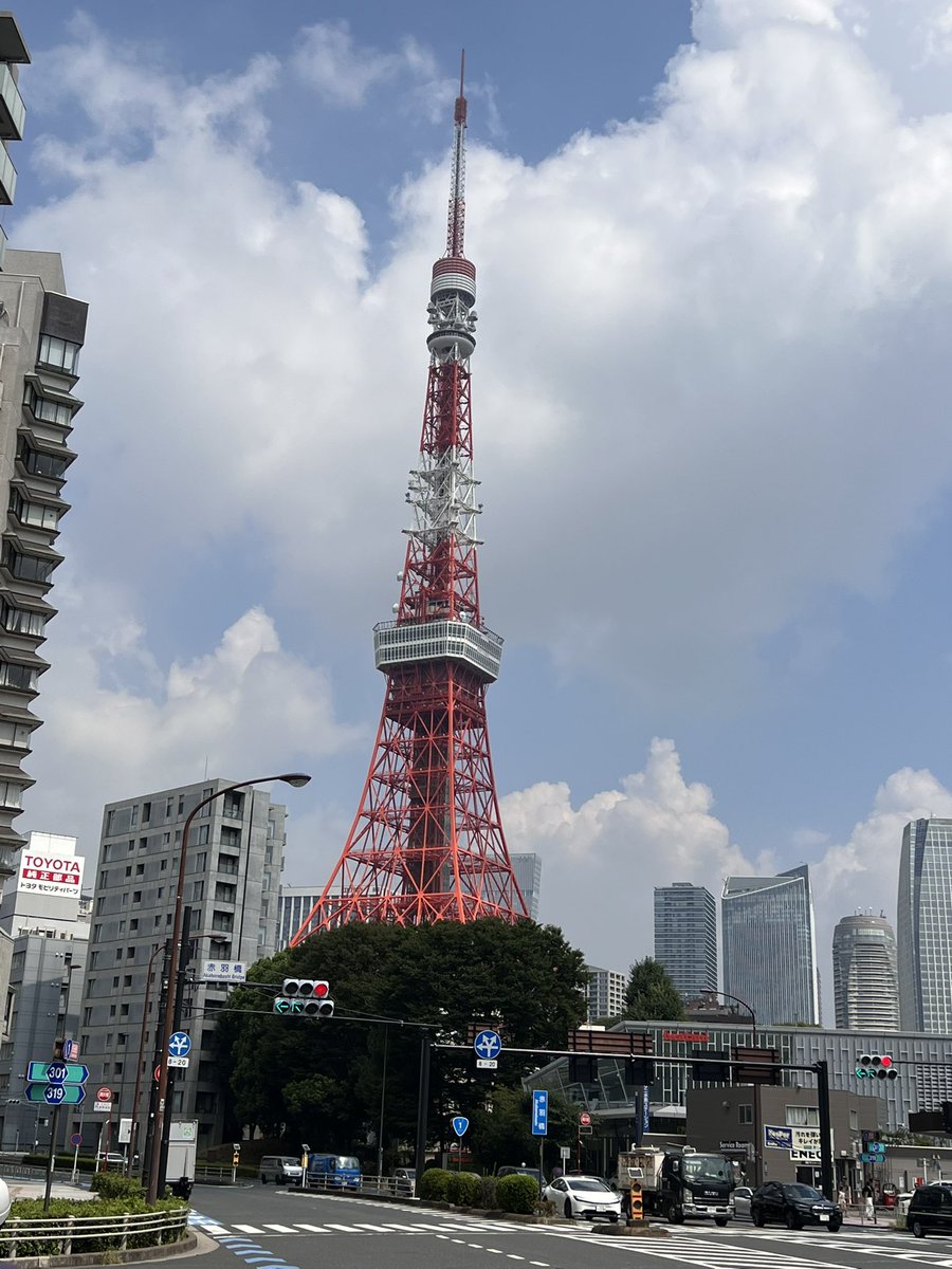 Penguin6301's tweet photo. 会社に来てみた
 #東京タワー https://t.co/g5PYoeOGuY