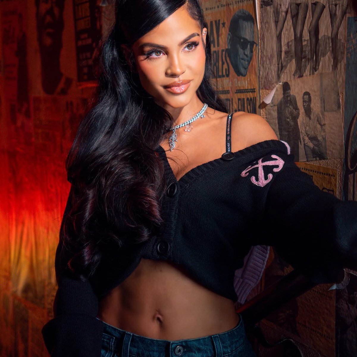 Cuando escuchas un álbum nuevo siempre hay canciones que son tus favoritas de manera inmediata pero cuando pasa meses y lo escuchas otra vez, tus favoritas cambian. 

¿Cuáles son tus favoritas ahora de ‘EN AMARGUE’?