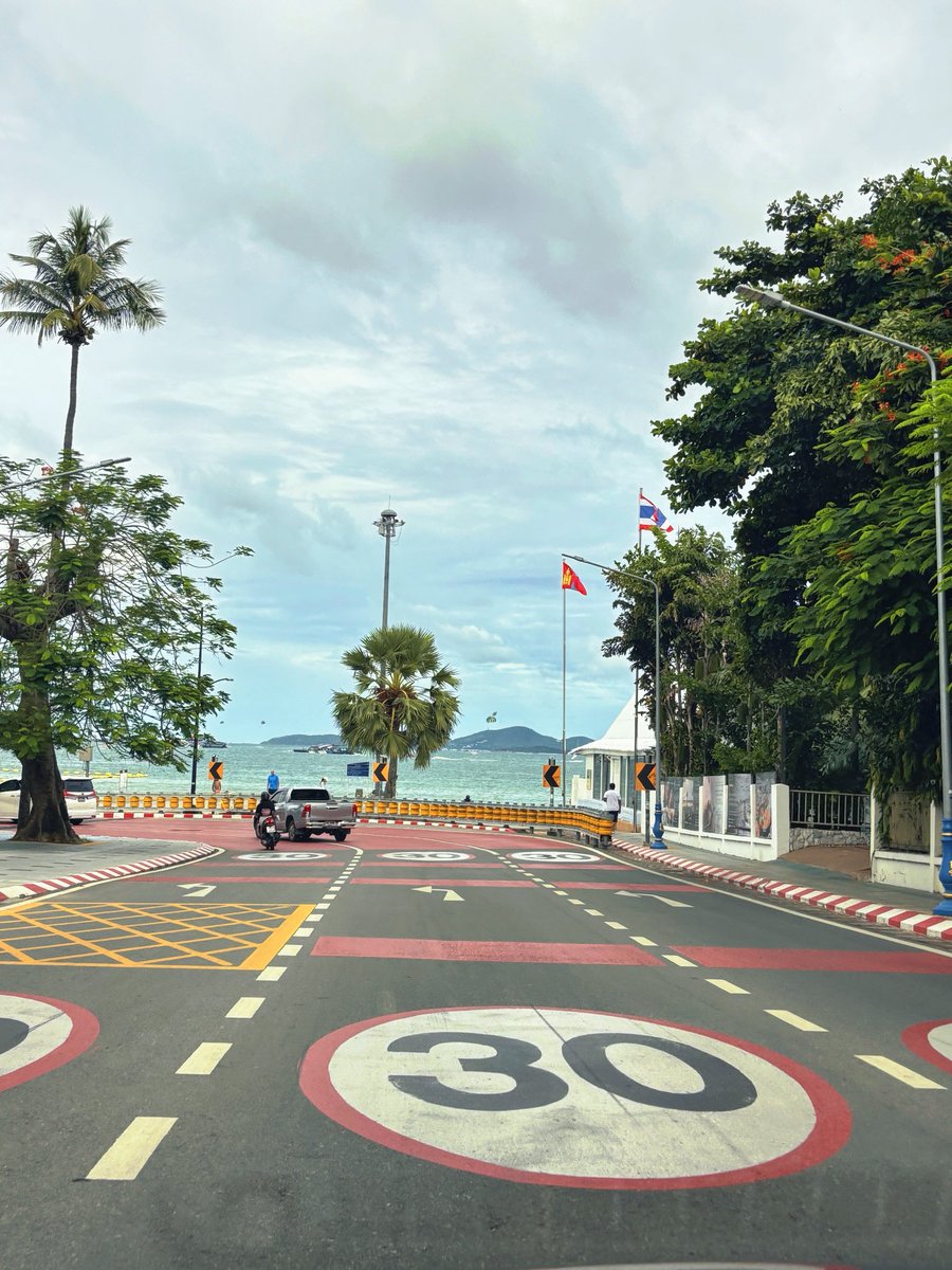 Hi We’re couple tweet media