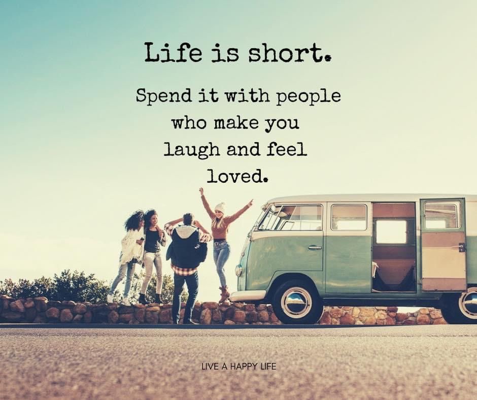 ज़िंदगी के सफ़र में उन्हें चुनें जो तुम्हारा सम्मान करे। तिरस्कार सुर अपमान करने वाले को छोड़ दें।