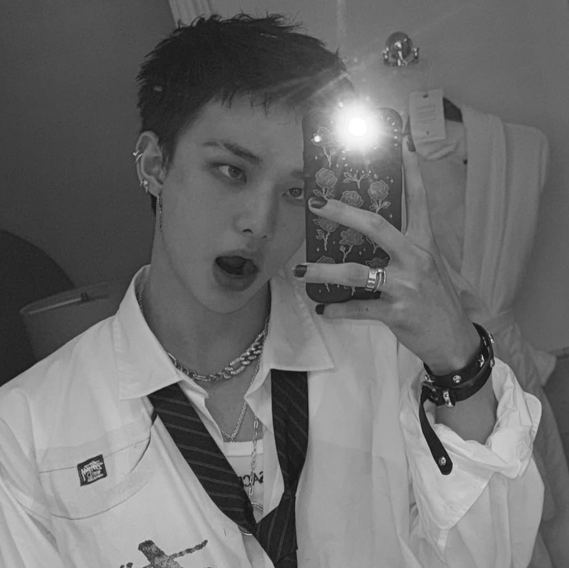 lnabskz_'s tweet image. Hyunlix #OS 🔞 || &quot;a New York&apos;s guy&quot;

Flx acababa de mudarse a New York junto a su mejor amiga, esa noche ambos irían a un bar para divertirse.

O donde Hj es barista y se enamora a primera vista de un rubio con aspecto de ángel.