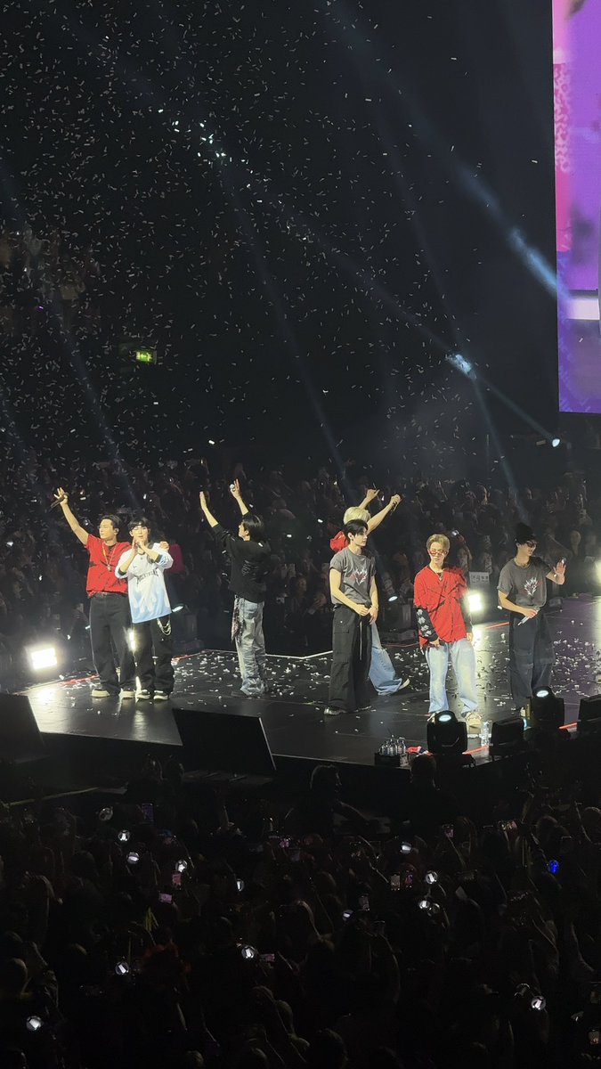 AlliyaBell1's tweet photo. enhypen in manchester😛i miss them sm ugh https://t.co/Suy2kkIut0
