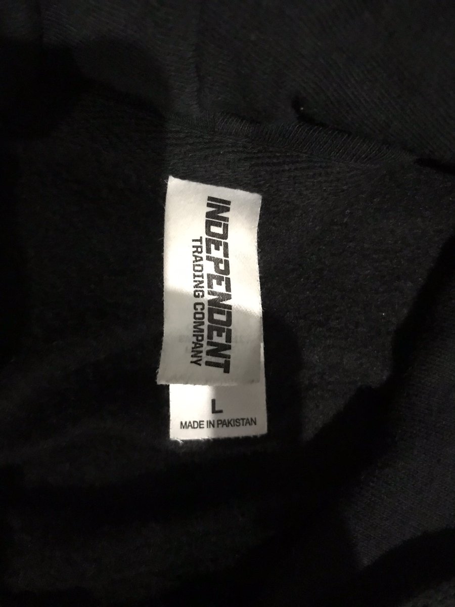 siapa tau warga X ada yg minat 
minta tolong bantu retweet 🙏🏻

Blasphemy “Fallen angel of doom” size L
di jual karna udh bosen 🙏🏻