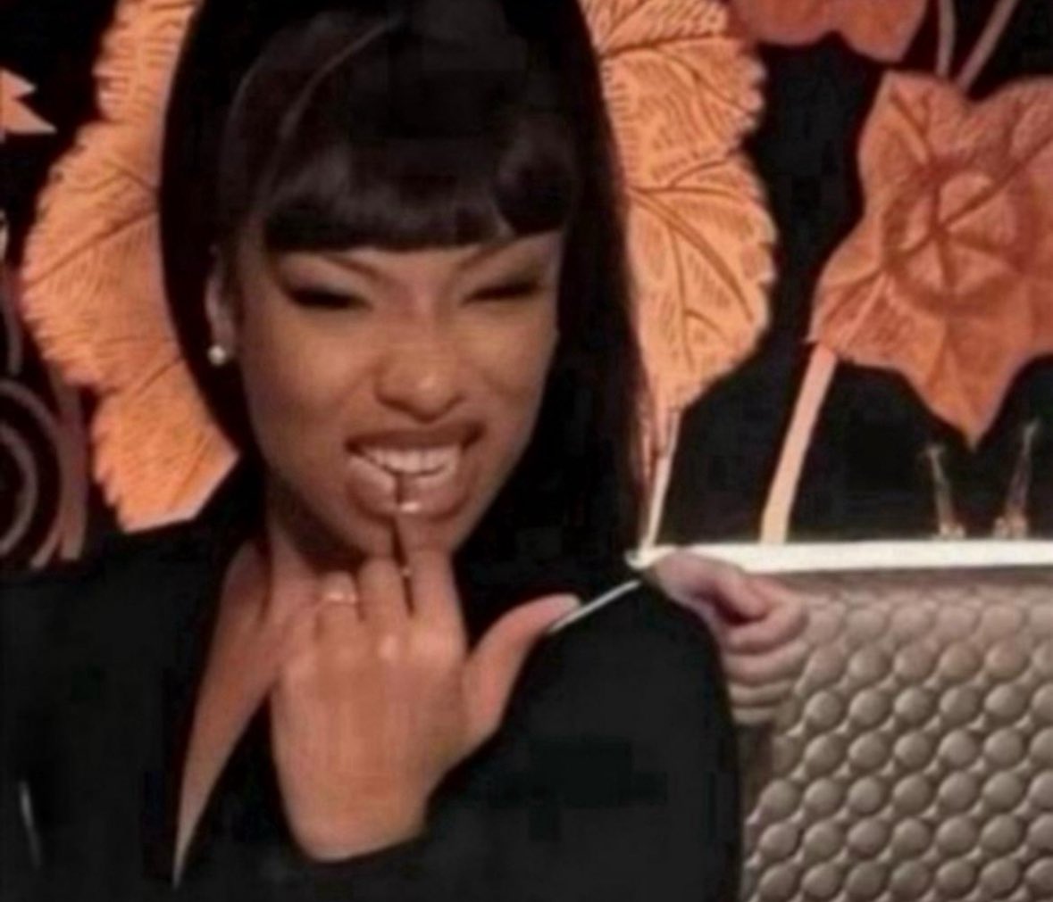 ⠀⠀Let her catch him looking at her like that in person.