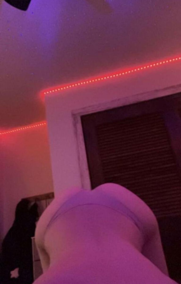 sujhdt's tweet photo. Not everything is meant to be shared… tonight I’m feeling generous 😏🔥 https://t.co/IfrWp8wTnM