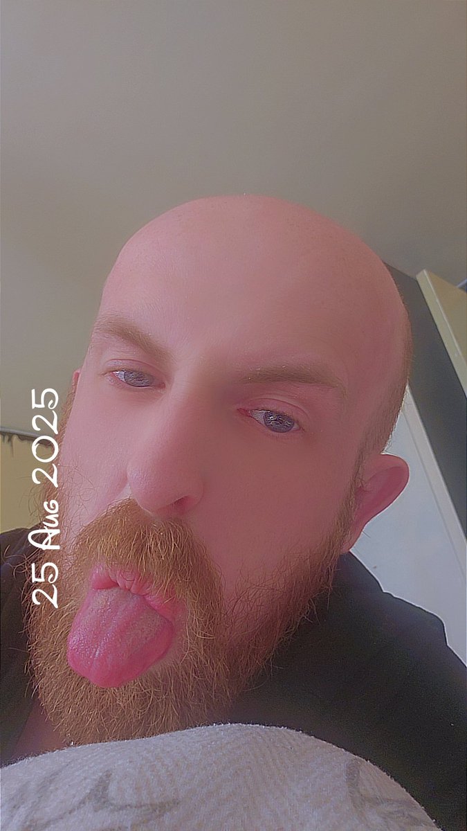 0db28a64f18c40d's tweet photo. This is me https://t.co/4swUWMmHFn