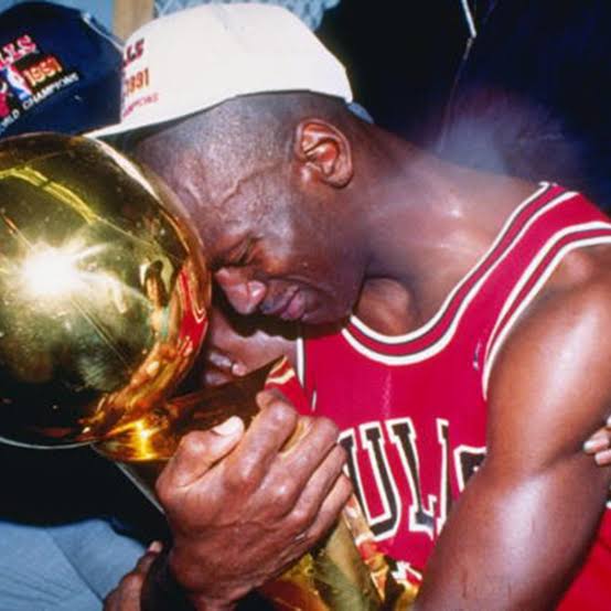 Gente me acaban de dar la mejor asistencia del mundo un amigo le paso mi ig a una amiga suya que le guste y ya me escribio