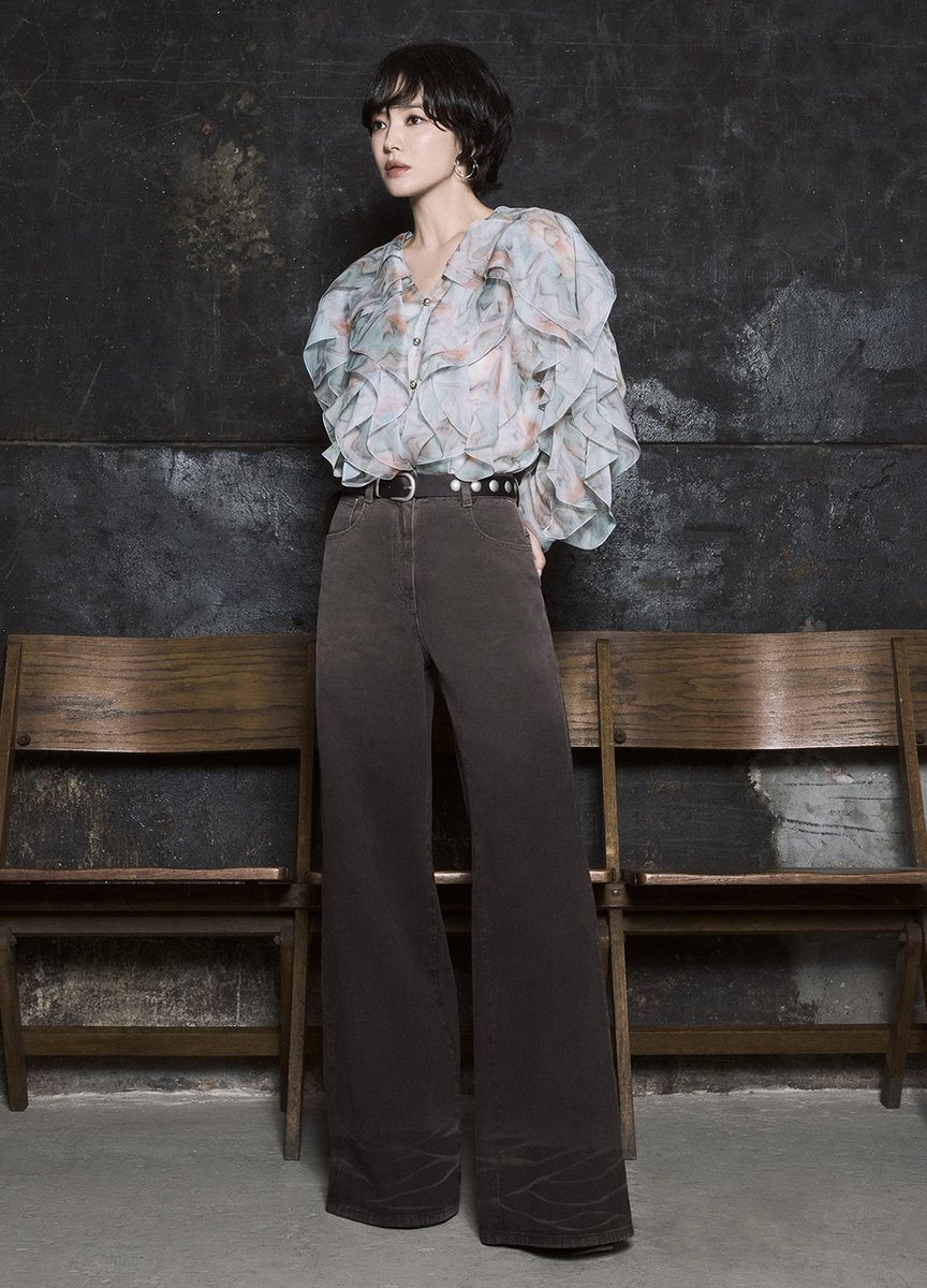 RatuBawel5's tweet image. #MICHAA a high-end women's clothing brand developed by Seesoon International has released a pictorial for its 2025 FALL campaign with brand muse #SongHyeKyo , sensually expressing the sophisticated charm of fall and the variety of styling.