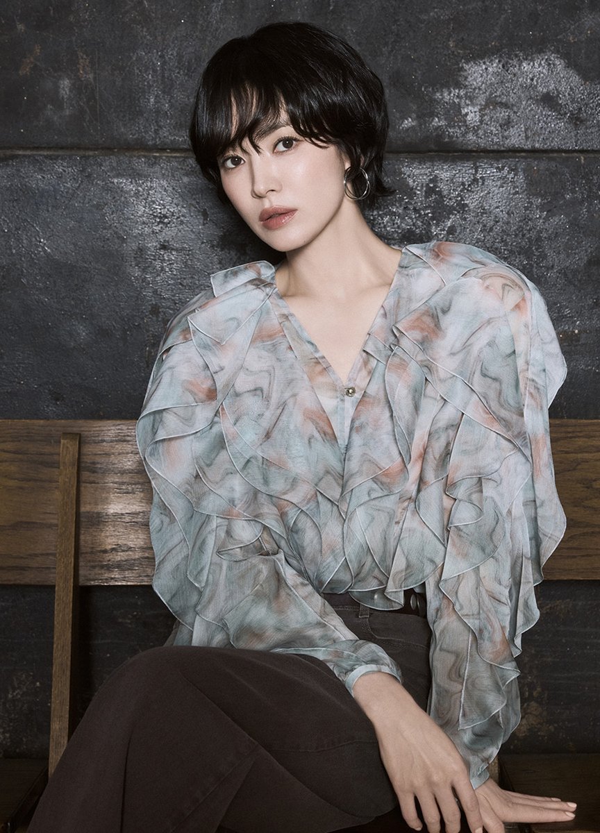 RatuBawel5's tweet image. #MICHAA a high-end women's clothing brand developed by Seesoon International has released a pictorial for its 2025 FALL campaign with brand muse #SongHyeKyo , sensually expressing the sophisticated charm of fall and the variety of styling.