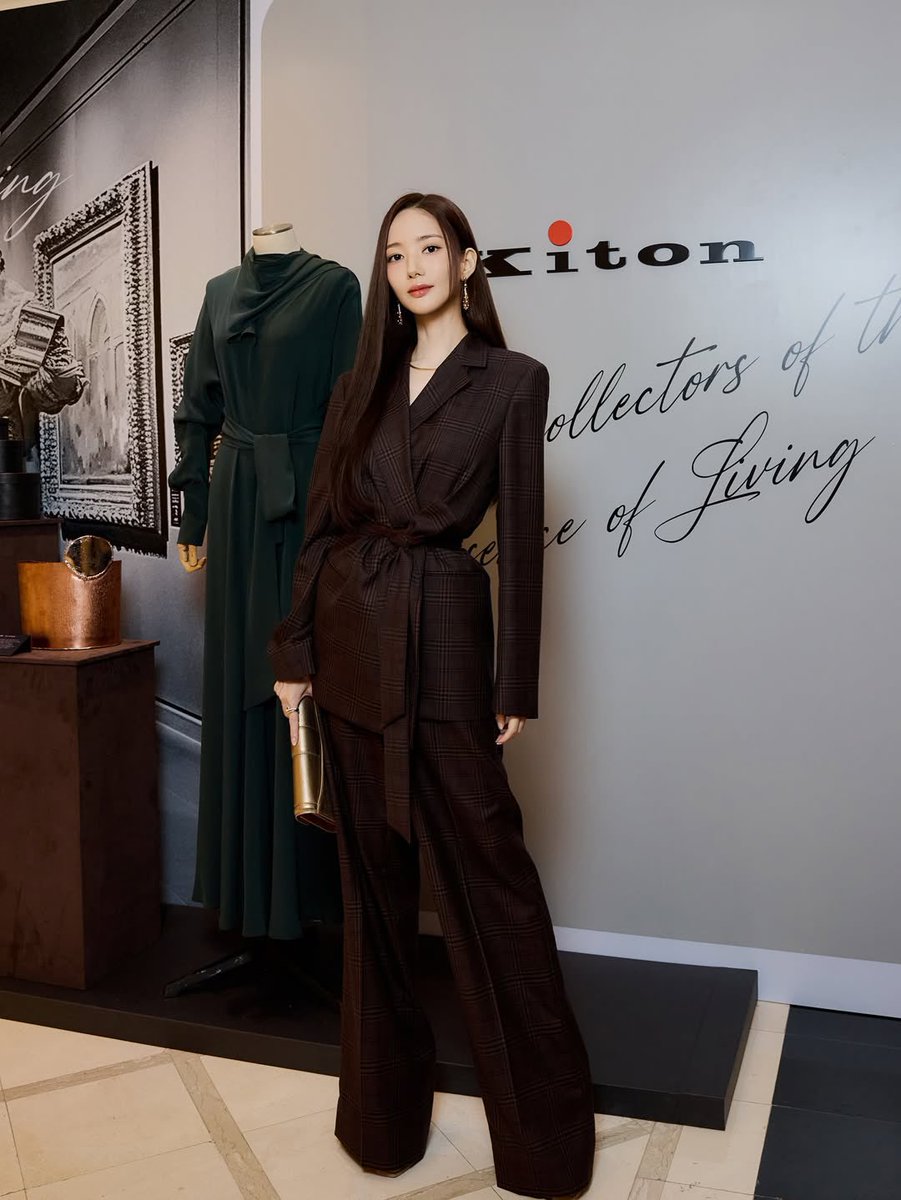 my_34park2's tweet photo. Park Min Young Instagram up date
2025.8.26
@KITON #KITON #KITONFW25 #키톤 🤎
#parkminyoung #パクミニョン
#박민영 #朴敏英 https://t.co/oGenBPzmGW