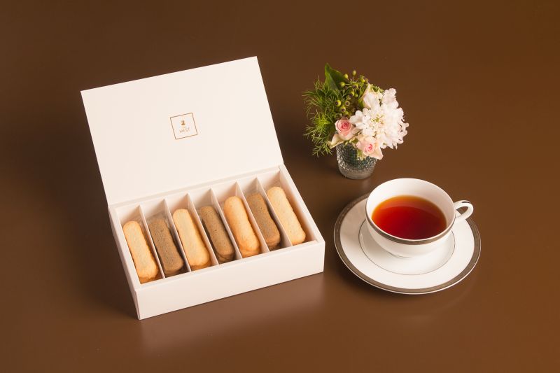 ginzawest's tweet image. 新宿京王店では、9月18日(木)より「秋の収穫祭」にてプレーン20本と天然豆100%使用のコーヒー15本を詰め合わせた「ラグデシア」35本入(税込1,404円)を限定販売致します。
薄くて長いその形から「猫の舌」と呼ばれるこのクッキーはその繊細な食感が命です。
ご予約可：代表 0570-022-810