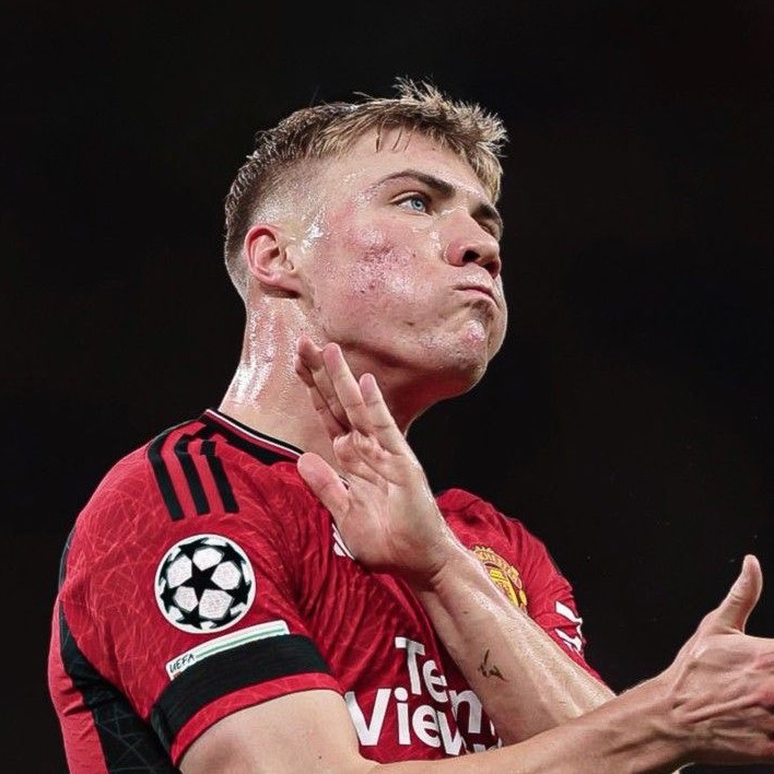 FabrizioRomano's tweet photo. 🚨🔵⚪️ Napoli are confident to get Rasmus Højlund deal done very soon as talks are at final stages!

Loan with buy option clause to become mandatory for fee close to €45m package.

Contract until June 2030 for Rasmus, waiting on exit terms agreement with Man United. ⏳ https://t.co/sLr9g1Vvjd