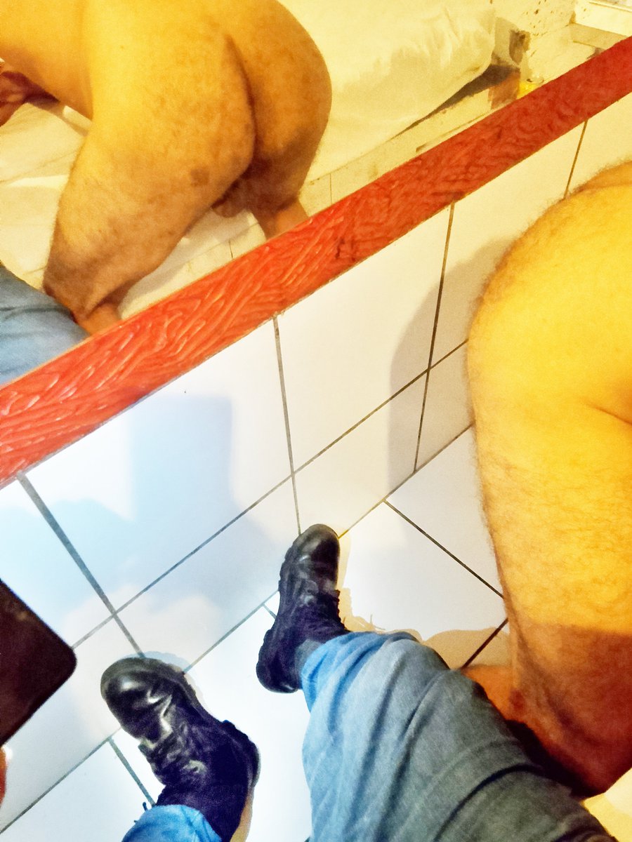 pedraosilva_for's tweet photo. #DepoisdoTrampo o centro da cidade vira território de gente faminta para cair de boca num mastro. Cerveja, um ⚡ e um quarto de motel, a combinação perfeita para um macho que não dispensa mamada voltar p casa satisfeito #mamada #tk #coturno #seguranca #homenade #vicio #macho https://t.co/V4qb1VU6u5