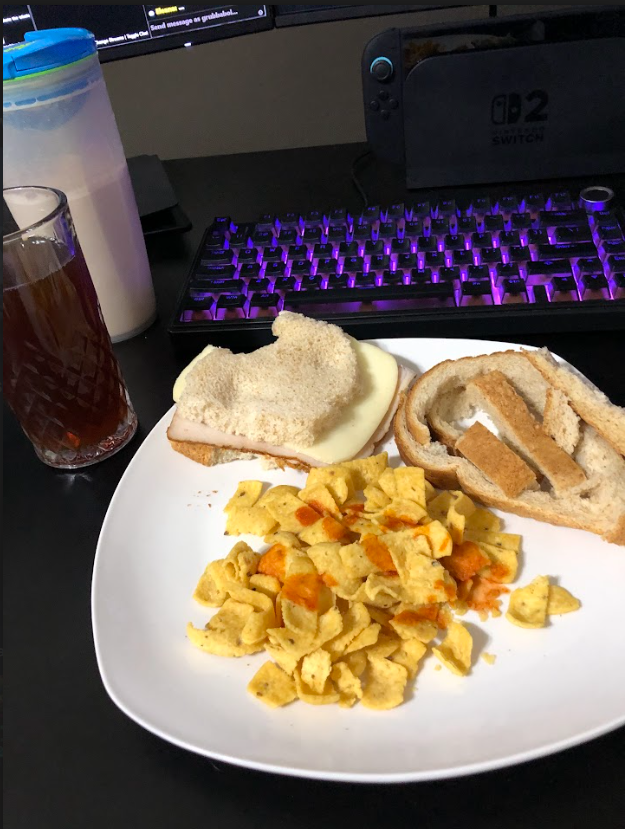 grubbaalt's tweet photo. late night snack (mozzerella and turkey sandwitch with sweet tea and protein shake) and fritos with hot sauce https://t.co/1zcwOwVzGZ