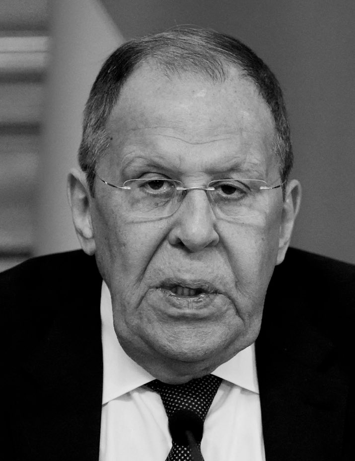 Это министры иностранных дел.
Оба фашисты.
Оба военные преступники. 
Одного из них осудили и повесили.
Второго пока еще нет.