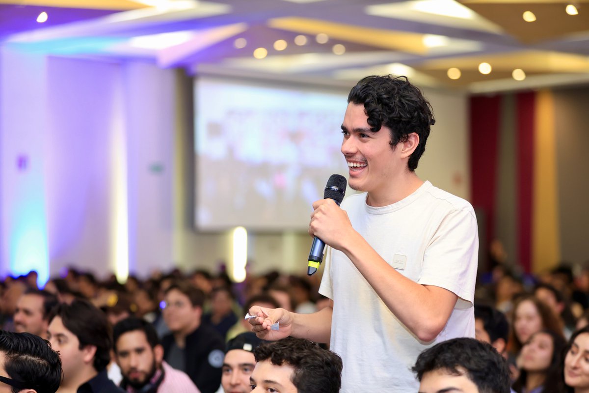 ✨ Conexión Tec  nos reunió para arrancar el semestre con inspiración y grandes aprendizajes.
🔝 Con Oso Trava y nuestro rector del <a href="/TecdeMonterrey/">Tecnológico de Monterrey</a>, <a href="/jpmurra/">Juan Pablo Murra Lascurain</a> compartimos ideas que transforman y motivan a seguir construyendo el futuro. 💡🌎