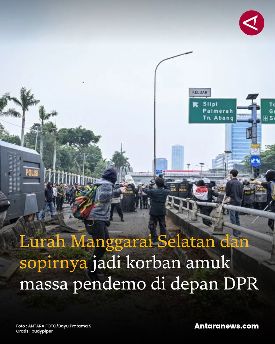 antaranews's tweet photo. "Iya benar adanya kejadian tersebut," kata Camat Tebet Dyan Airlangga

#gedungdprri #lurah #pejabat #tebet #pendemo #aksimassa
https://t.co/AROj9o2mgg https://t.co/ycxsJzUu7B