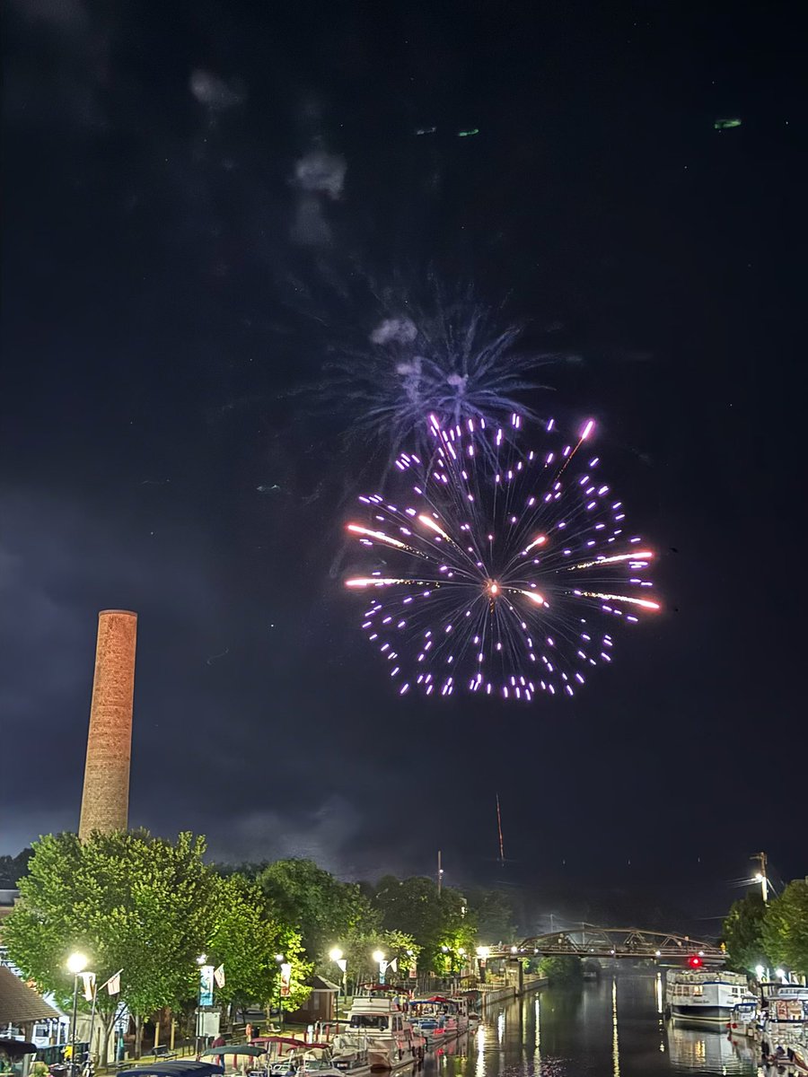 YoungFireworks's tweet photo. Fireworks for the Fairport Music Festival https://t.co/1blvdy6Pa9