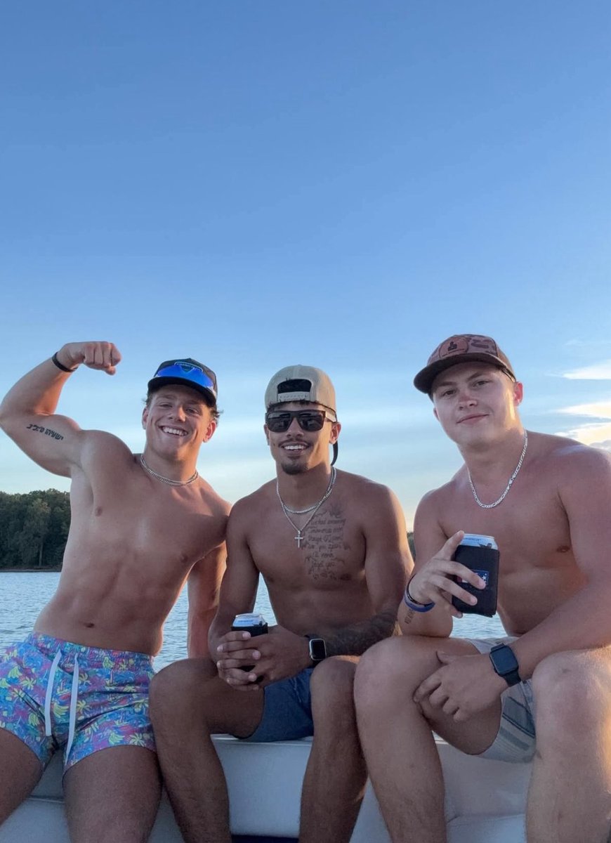 I want the bro-ish looking one on the left flexing 😵‍💫