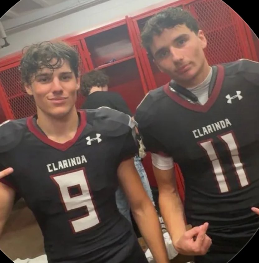 CrestonBarstoo1's tweet photo. Who’s gonna tell these 2 pussies they gone let up 250 yds this week😔😪
@ClarindaStool #tsnottuff https://t.co/urCgHMn92m