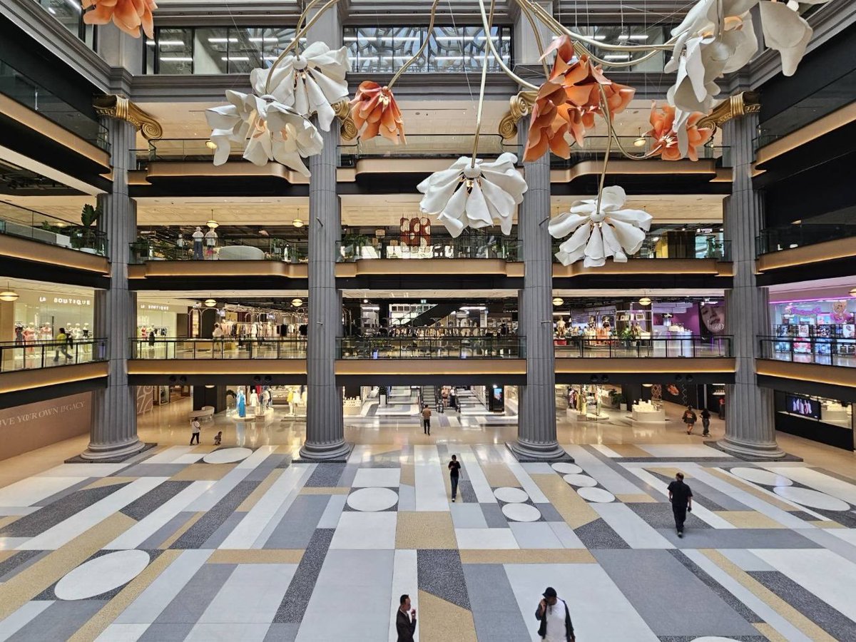 Gaysorn Amarin Forum คือตรงนี้หรอออ ด้อมเรายังไม่เคยไปจัดตรงนี้เลยมั้ย สถานที่ดูกิ๊บเก๋มากกกก