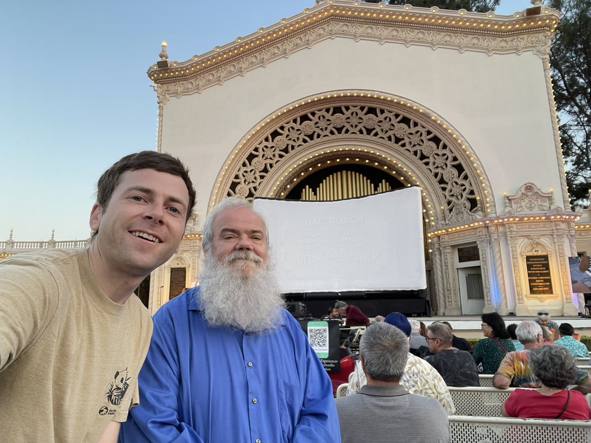 Ready to enjoy tonight’s silent film at the Spreckels Organ with my good friend <a href="/GroceryGay/">Grocery gay "娘炮" Mastro</a> and his husband.