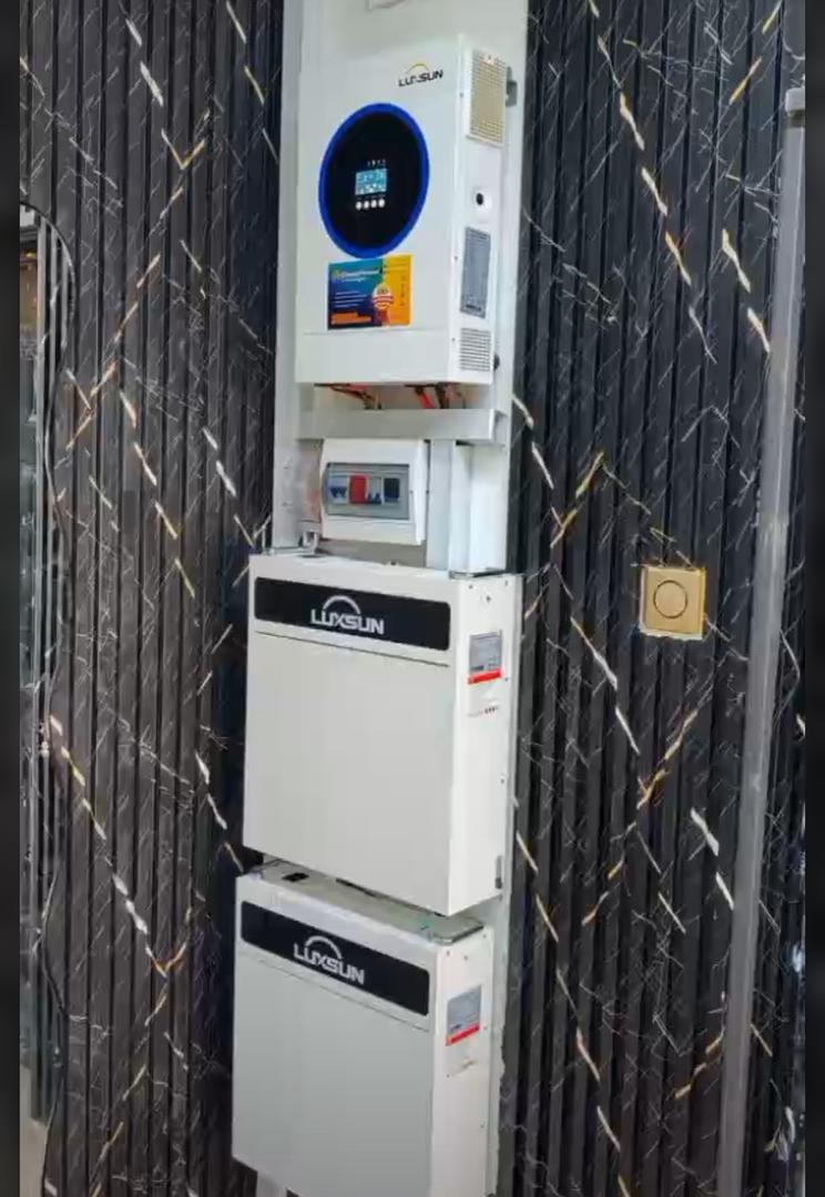dakanuel's tweet photo. Your utility bill isn’t going down anytime soon… but your roof could be making you money instead of costing you. ⚡️☀️ Curious how much solar could save you? Drop your monthly bill in the comments and I’ll give you an estimate. https://t.co/9h9EgSiTim