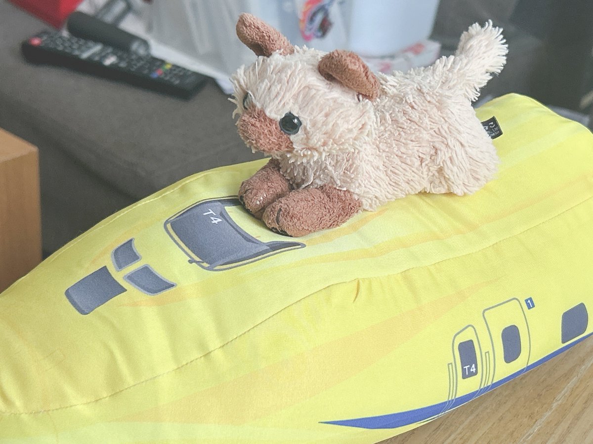 Mokutan_cat's tweet photo. #きょうのもふもふ
ドクターイエローに乗るわぐ https://t.co/Op6X8hboqg