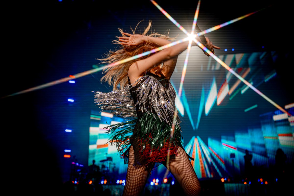 kylieminogue's tweet photo. Guadalajara it’s almost been 24 hours and I’m still. Thinking. About. You!!!! ❤️🥹😘 https://t.co/y5Hyejy4qq