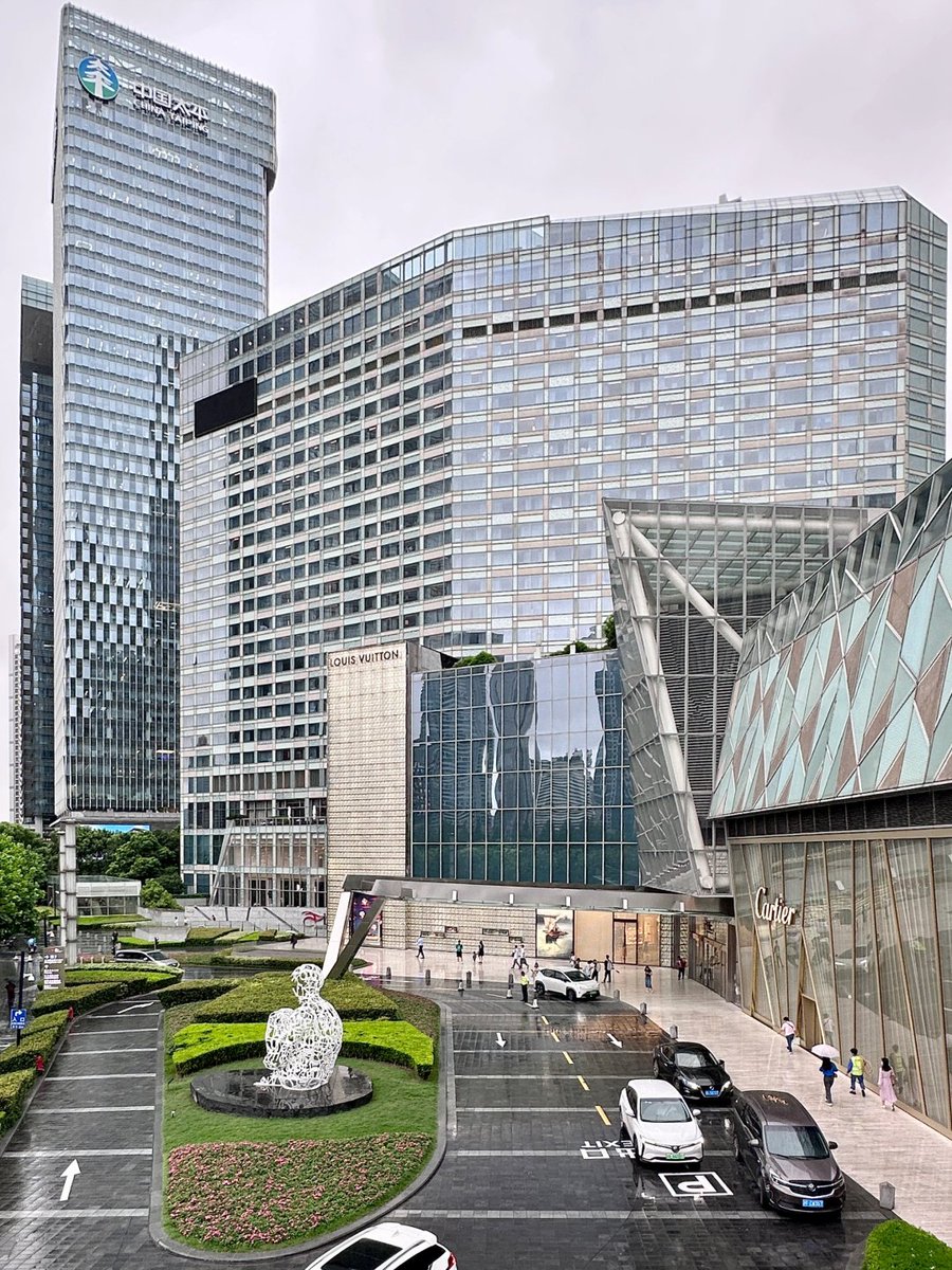 馥郁たる香り➕爽やかな室温、暑い季節のIFCこそビジネスマンにとっても買い物客にとっても秘密の花園です!