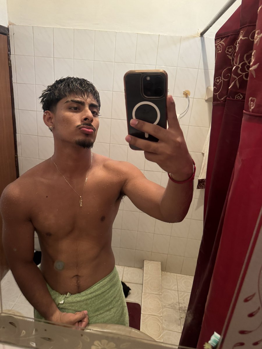 for hitting 1k i’m dropping 3 videos of me in the shower 😏 unlockt.me/v/63661fc4fa #latino