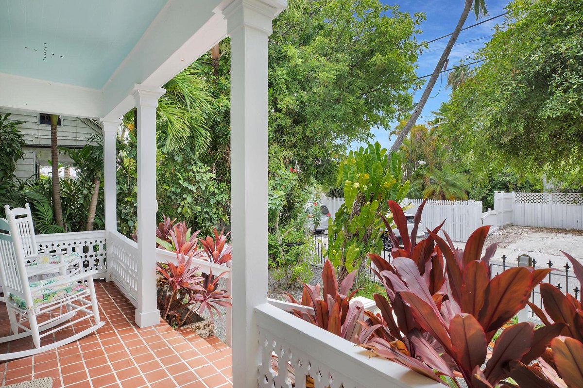 Historic Key West Vacation Rentals (@historicr53187) on Twitter photo This renovated ‘Little House on the Summit’ in a convenient location has everything you need to enjoy your month-long stay. Just sit back and relax in this 2 bedroom, 2 bath single story pristine cottage. historickeywestvacationrentals.com/vacation-renta… #KeyWest #LaCasita #LittleHouseDreams #StayAMonth This renovated ‘Little House on the Summit’ in a convenient location has everything you need to enjoy your month-long stay. Just sit back and relax in this 2 bedroom, 2 bath single story pristine cottage. historickeywestvacationrentals.com/vacation-renta… #KeyWest #LaCasita #LittleHouseDreams #StayAMonth