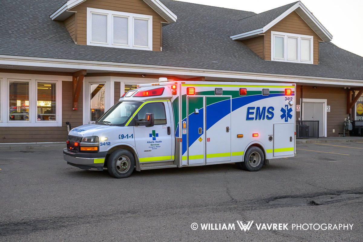Vehicle vs. Building - Shell - Clairmont, AB - 7:50 PM Monday Evening #gpab #countyofgp