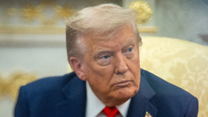 IndiaToday's tweet photo. US tech firms are not your piggy bank,” says Trump, threatening fresh tariffs on nations imposing digital taxes on American tech giants.
#DonaldTrump  #TechTariffs #Tradewars 

Read more :https://t.co/eV3xoFsXrB https://t.co/Nu7Y2Jw1x5