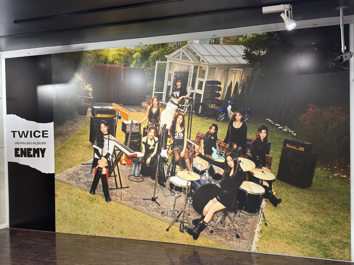 タワ渋kpop】 #TWICE JAPAN 6th ALBUM『#ENEMY』 パネル展は1Fと5Fにて 
