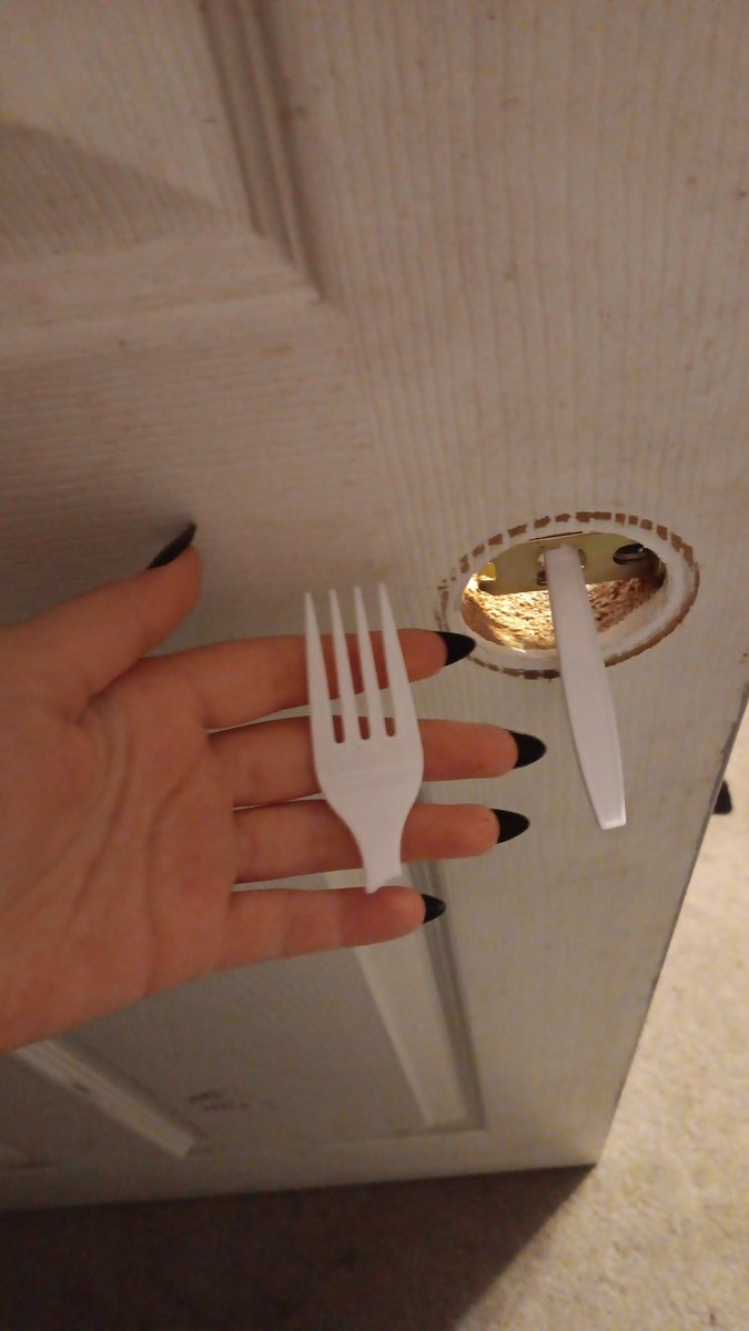 Guess who broke their fucking doorknob AGAIN.
