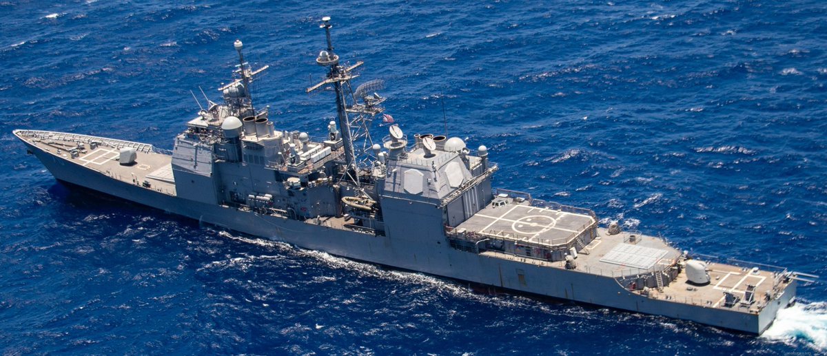 Estados Unidos acaba de ordenar enviar más activos militares adicionales a las costas de Venezuela. 

Se une ahora el USS Lake Erie, un buque lanzamisiles y el USS Newport News, un submarino nuclear de rápido rastreo.

Esto se pone bueno señores!!! 🚀🇺🇸

Foto: USS Lake Erie.