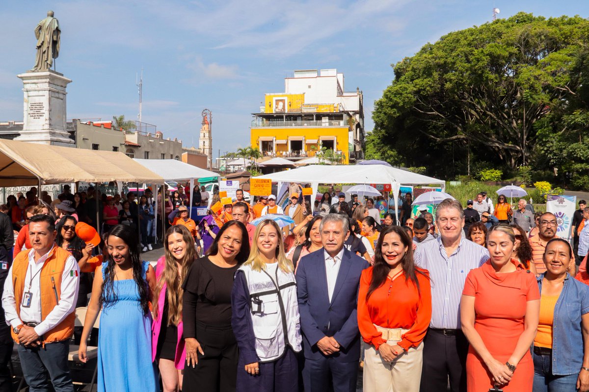 RafaBahena63's tweet photo. Reafirma respaldo a las mujeres de Cuernavaca @Morelos al unirse a la Brigada Naranja, junto con el Alcalde José Luis Urióstegui y la Directora del IMC, Dra. Lorena Elizabeth Castillo Castillo, en acciones que buscan prevenir y erradicar la violencia de género en la ciudad. https://t.co/IqNPthhHaB