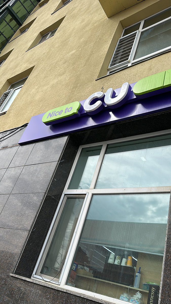 Монголчууд эхэндээ гоё байж байснаа хугацаа өнгөрөх тусам чанараа алддаг дүр зураг хаа сайгүй байх юмаа. CU-с юм авсан чинь шалны алчуураа савтай усанд базаж байсан худалдагч босч ирэнгүүтээ ус дусласан нойтон гараараа миний авсан юмыг барьж бичээд, ком дээрээ хүрээд, баримтаа ч