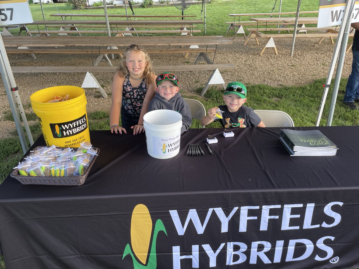 QuadeSteve's tweet photo. Pre harvest customer appreciation in southwest Wisconsin. @WyffelsHybrids https://t.co/qWuqg6fYRp