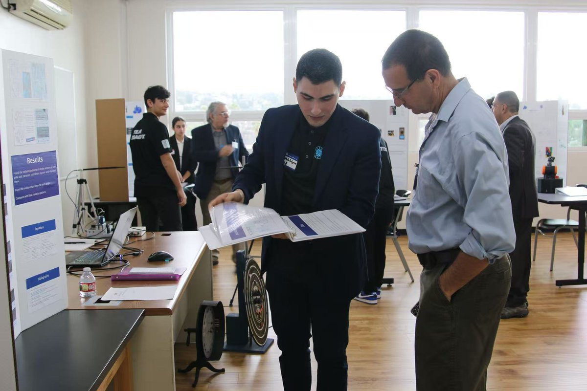 Erik took various drone programming courses and mastered the skills for building them. Tasked by his physics teacher with reviving a long-unused dipole antenna, he investigated its applications and characteristics, earning a gold medal at the 23rd AESA Science Olympiad.