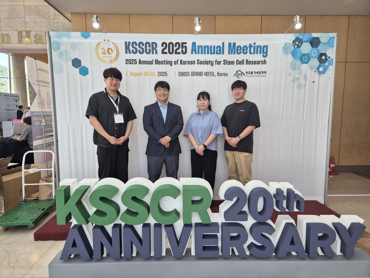 kadisbio's tweet photo. 카리스바이오는지난 8월 열린 KSSCR(한국줄기세포학회 학술대회)2025 학회에 부스로 참석하여 차세대 iPSC 기반 세포치료제와 함께 신규 서비스를 선보였습니다! 🔹 동물모델 제작 서비스🔹 세포 기반 품질시험 서비스🔹 iPSC 유래 분화세포 제작·공급🔹 세포·유전자치료제 CDMO 서비스 https://t.co/Ne2kHmm9Ix