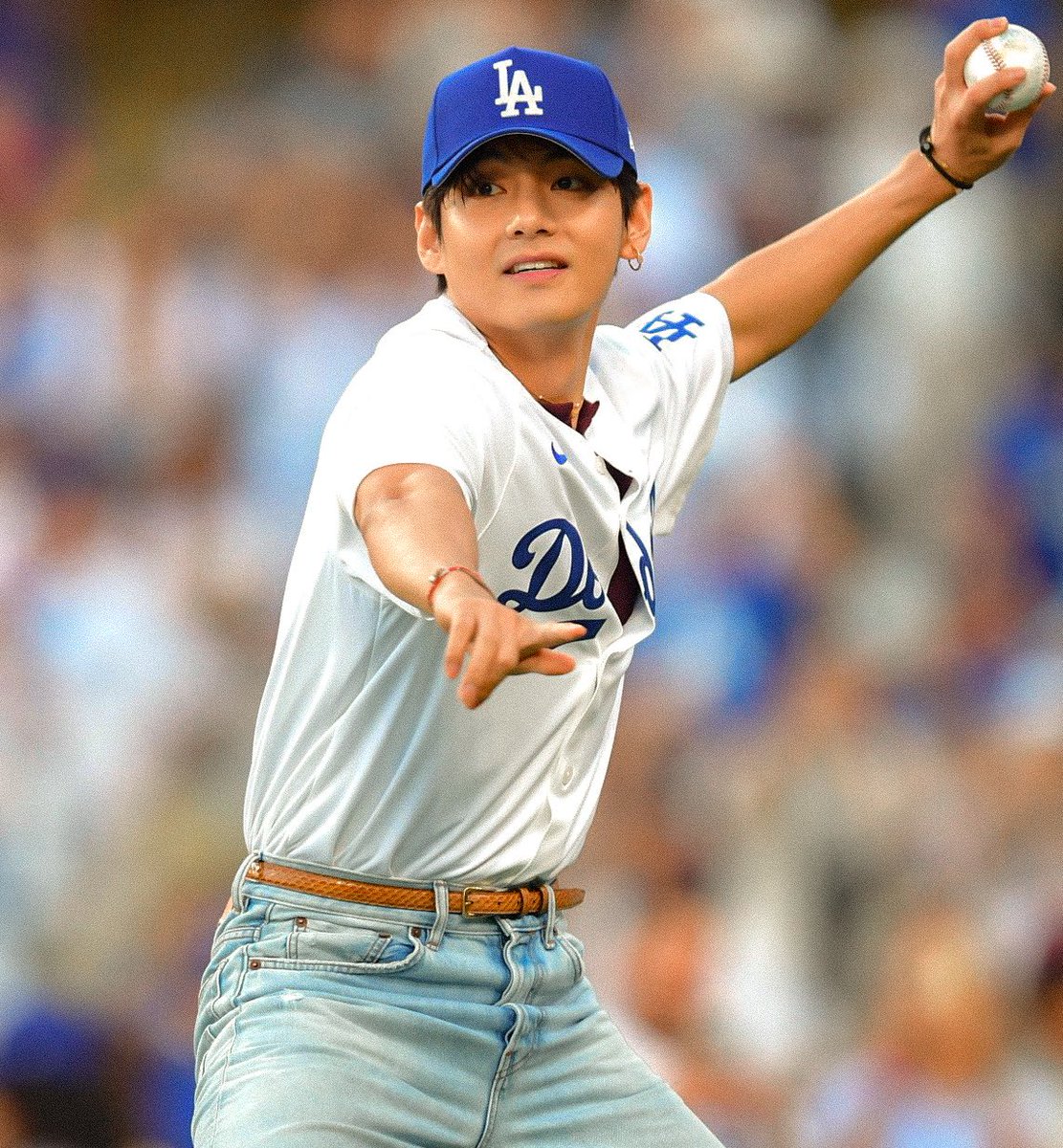 Purplewithtae_'s tweet image. dodgers ‘V’