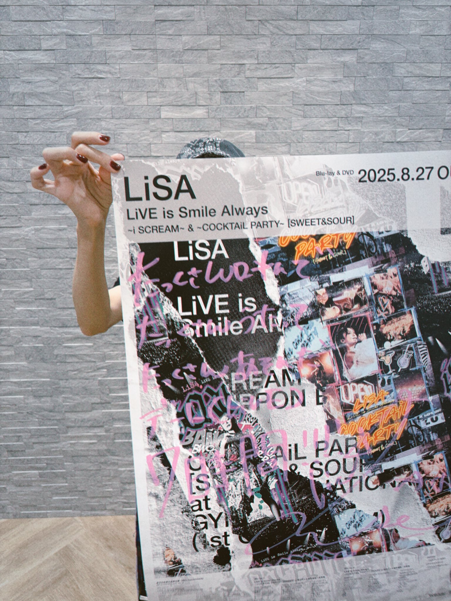 LiSA 直筆ポスターLiVE is Smile Always非売品 Amazon.co.jp: LiSA 直筆サイン入りポスターLiVE is Smile