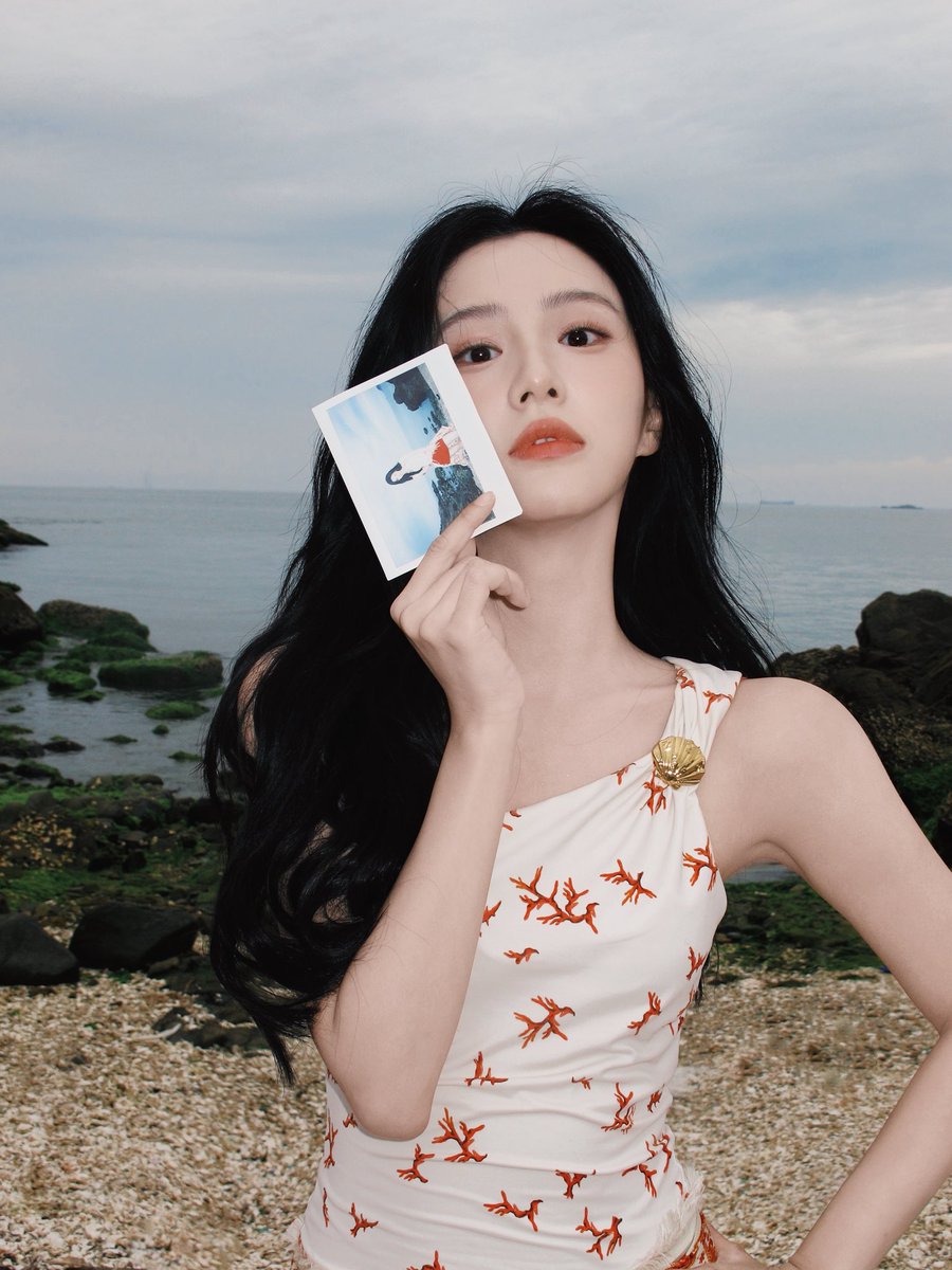 dramapotatoe's tweet image. #BaoShangen shares photoshoot behind the scenes snaps for #NeverEndingSummer 

More - weibo.com/5994952329/520…